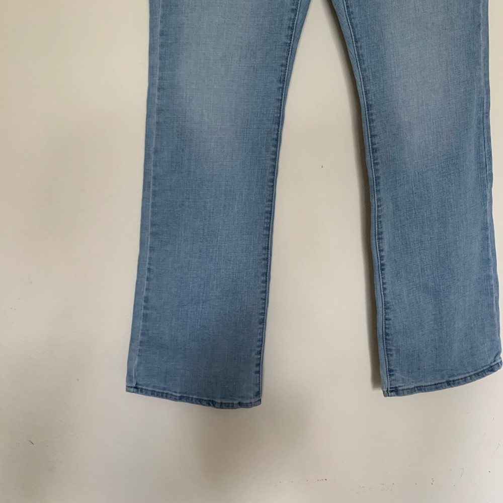Levi’s Mid Rise Classic Bootcut Jeans - Picture 2 of 13